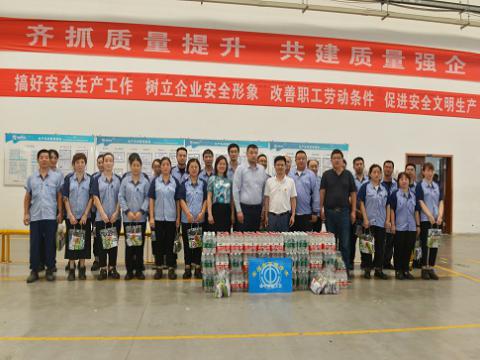 炎炎夏日，市总工会送清凉，丝丝关爱暖人心