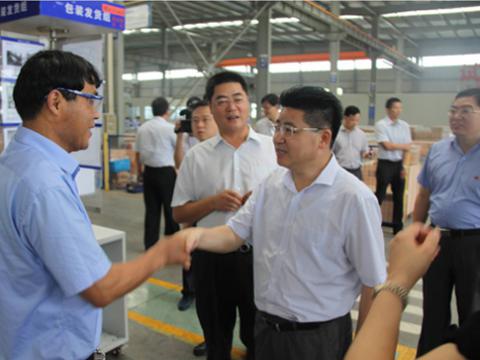 庆祝党的生日 慰问一线党员——市委主要领导莅临购宝钱包APP平台母线慰问