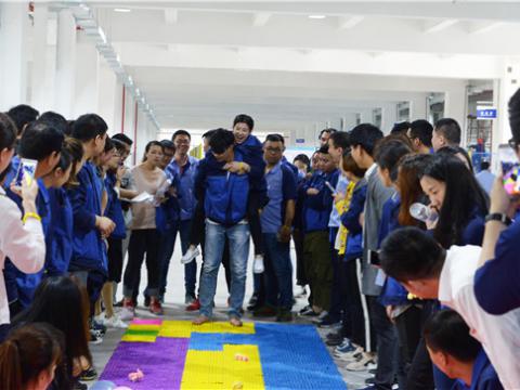 坚贞立志，永葆精神，奋勇当先，不负青春